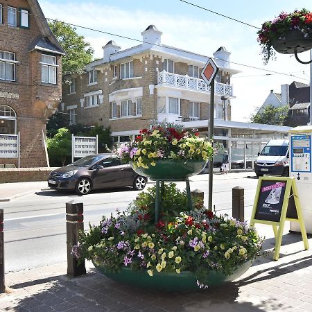 Former Hotel In The Centre And At 50 Metres From The Beach In Panne 드판 외부 사진