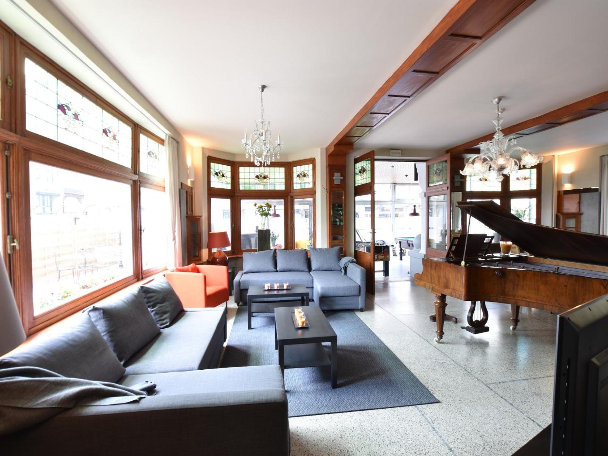 Former Hotel In The Centre And At 50 Metres From The Beach In Panne 드판 외부 사진