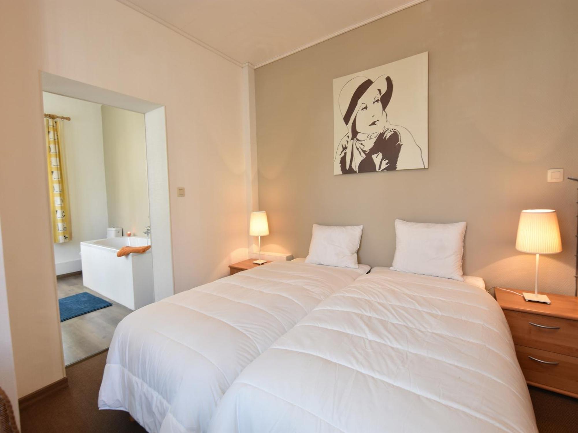 Former Hotel In The Centre And At 50 Metres From The Beach In Panne 드판 외부 사진