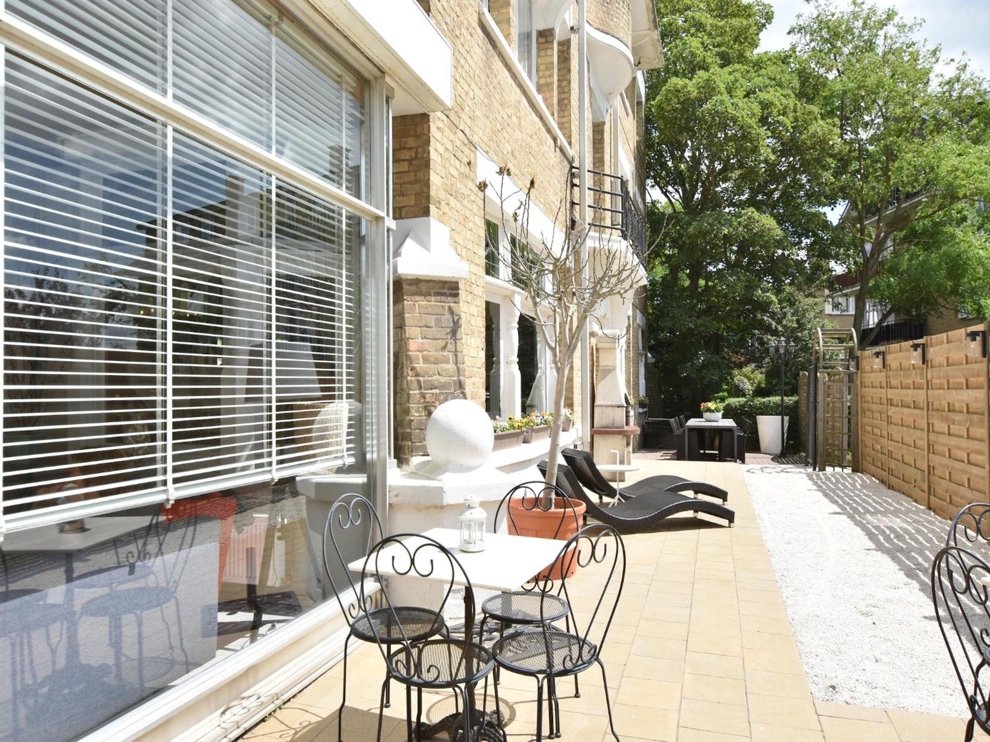 Former Hotel In The Centre And At 50 Metres From The Beach In Panne 드판 외부 사진
