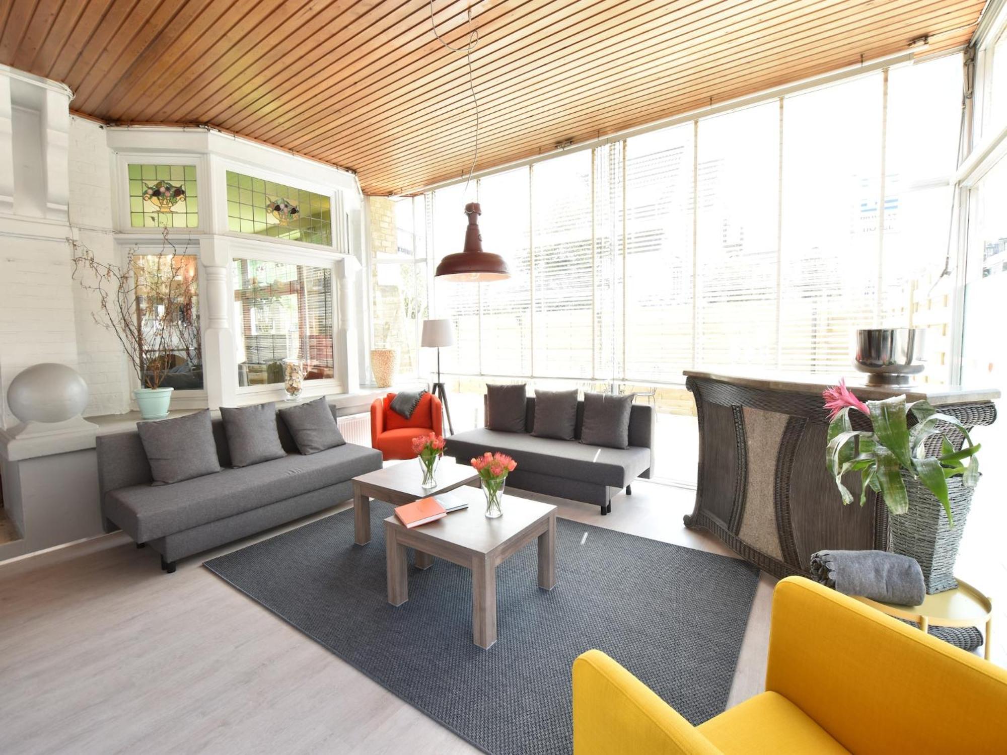 Former Hotel In The Centre And At 50 Metres From The Beach In Panne 드판 외부 사진