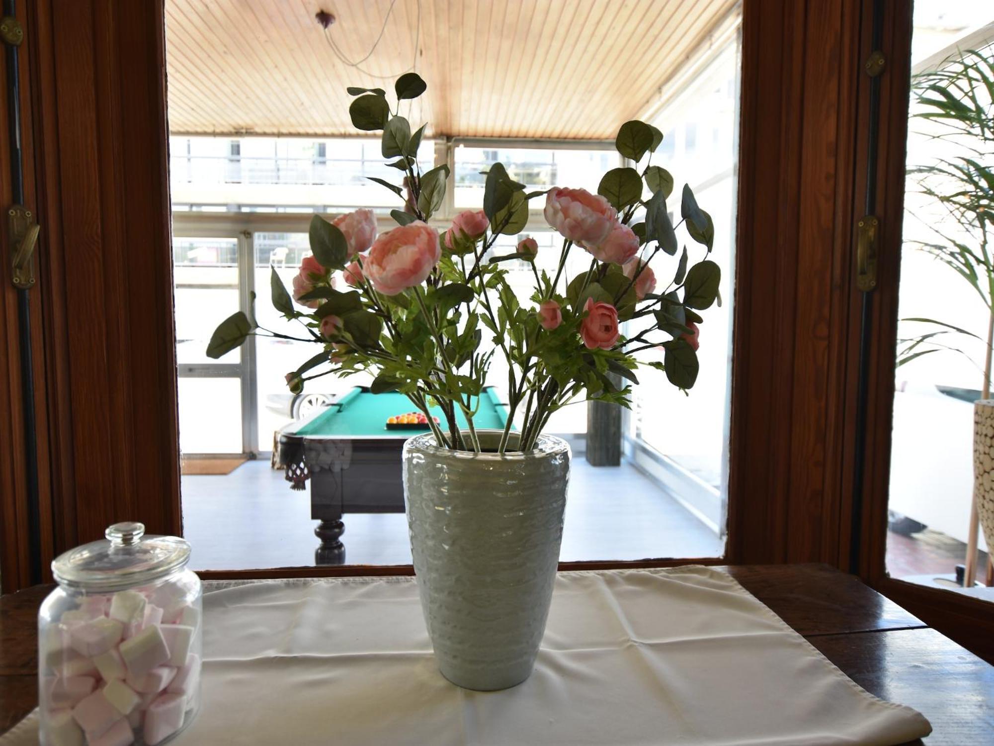 Former Hotel In The Centre And At 50 Metres From The Beach In Panne 드판 외부 사진